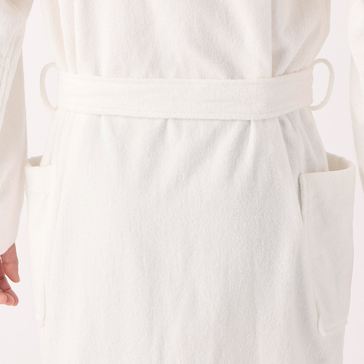 Lightweight Yarn bath robe in White