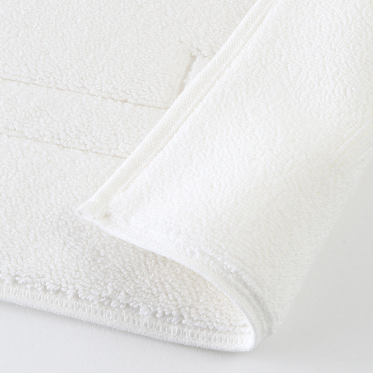 Merveille towel mat in White