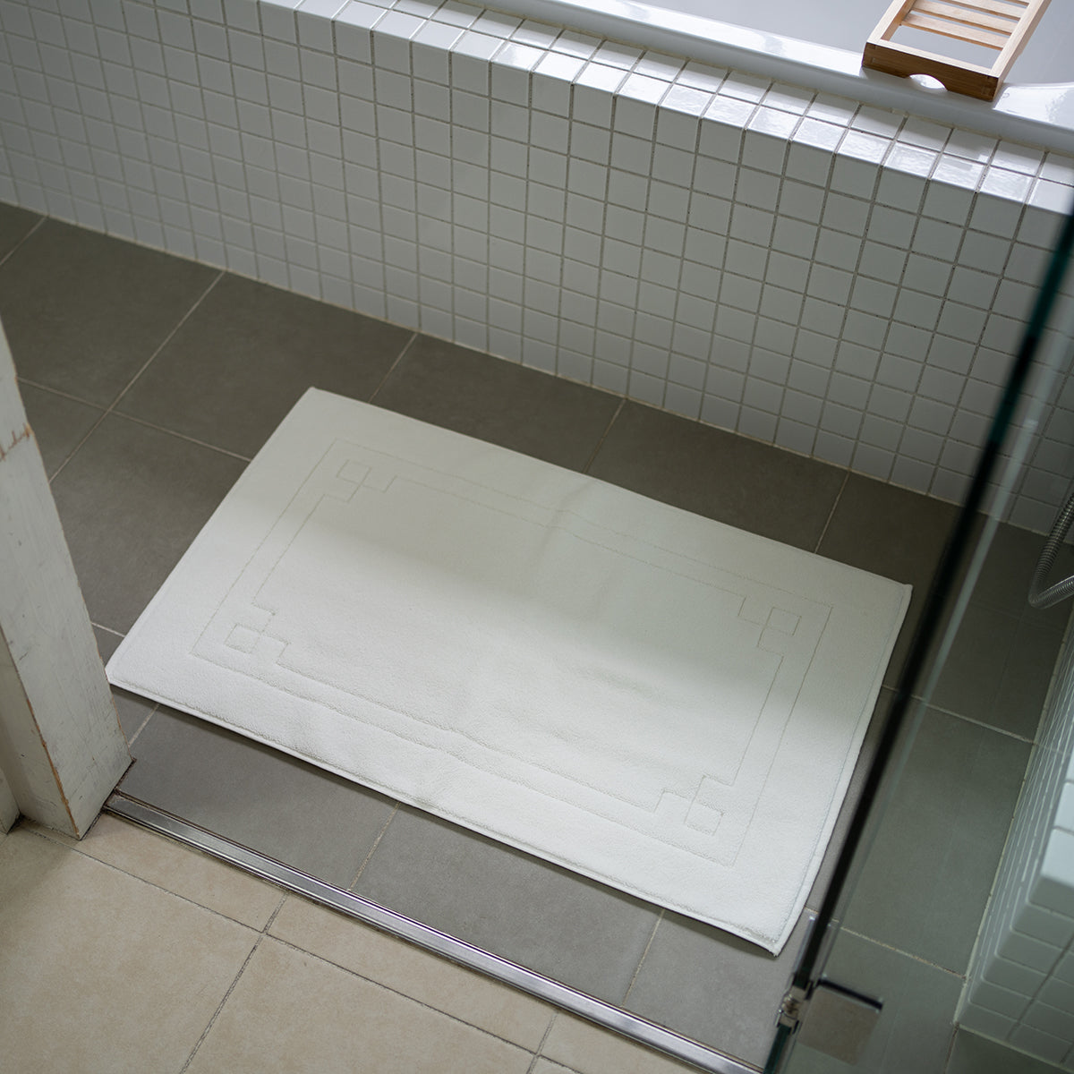Merveille towel mat in White