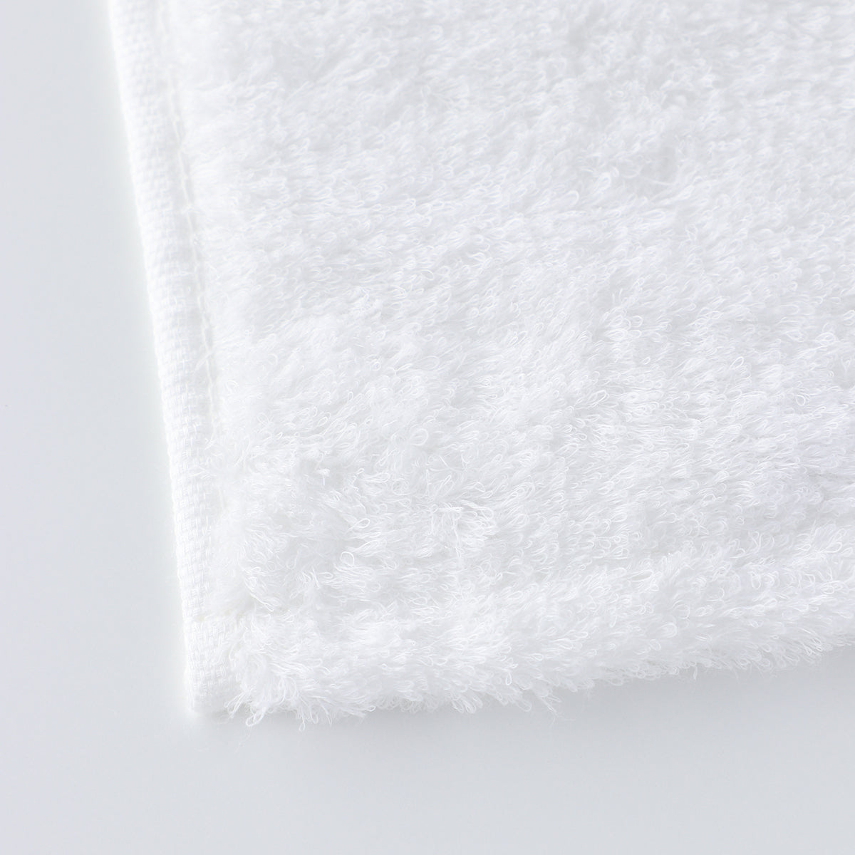 Shiho small bath towel in White