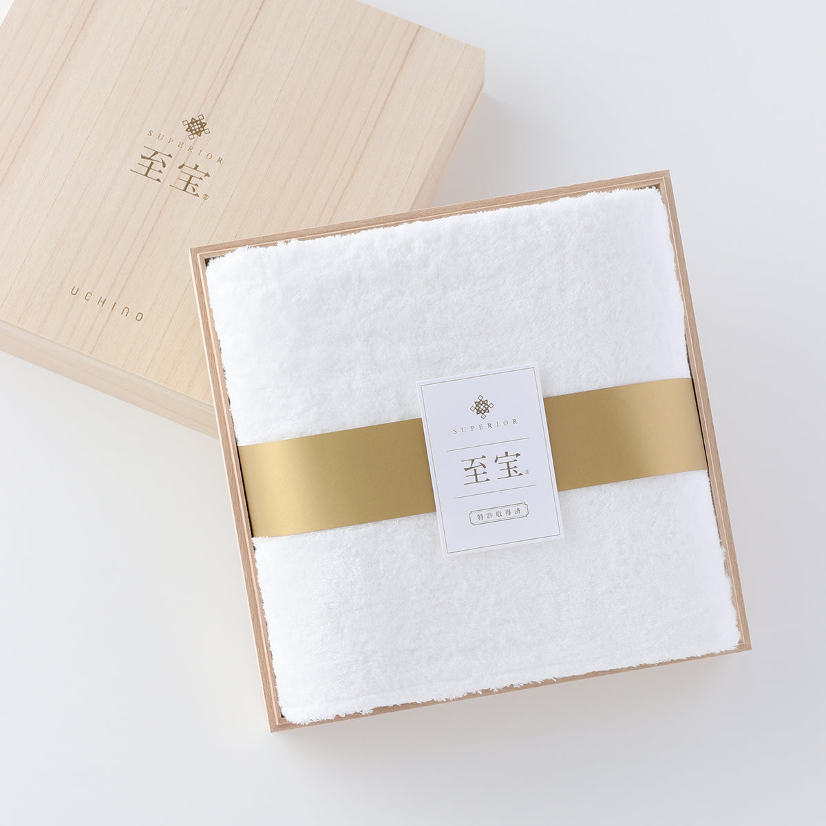 Shiho bath towel in White