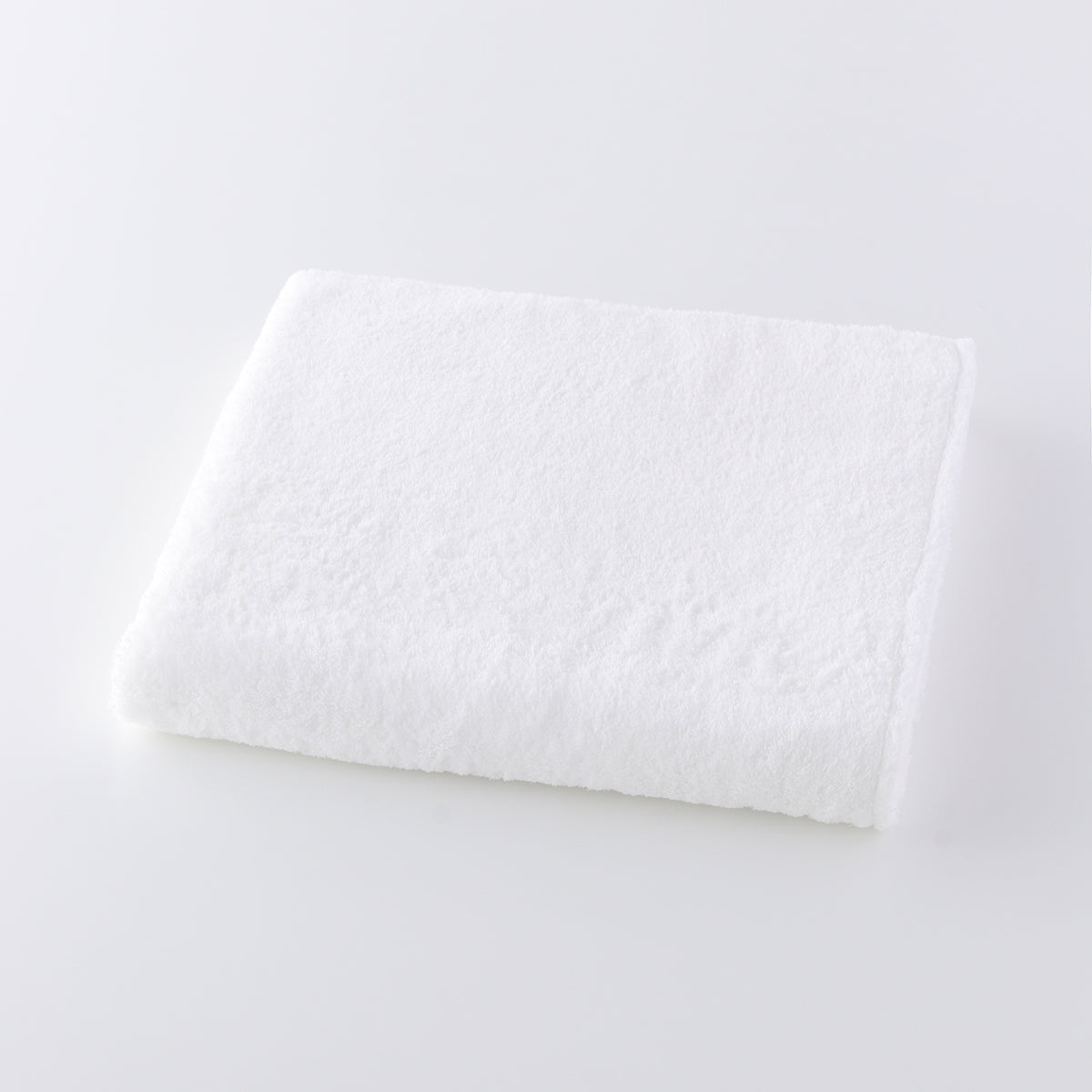 Shiho bath towel in White