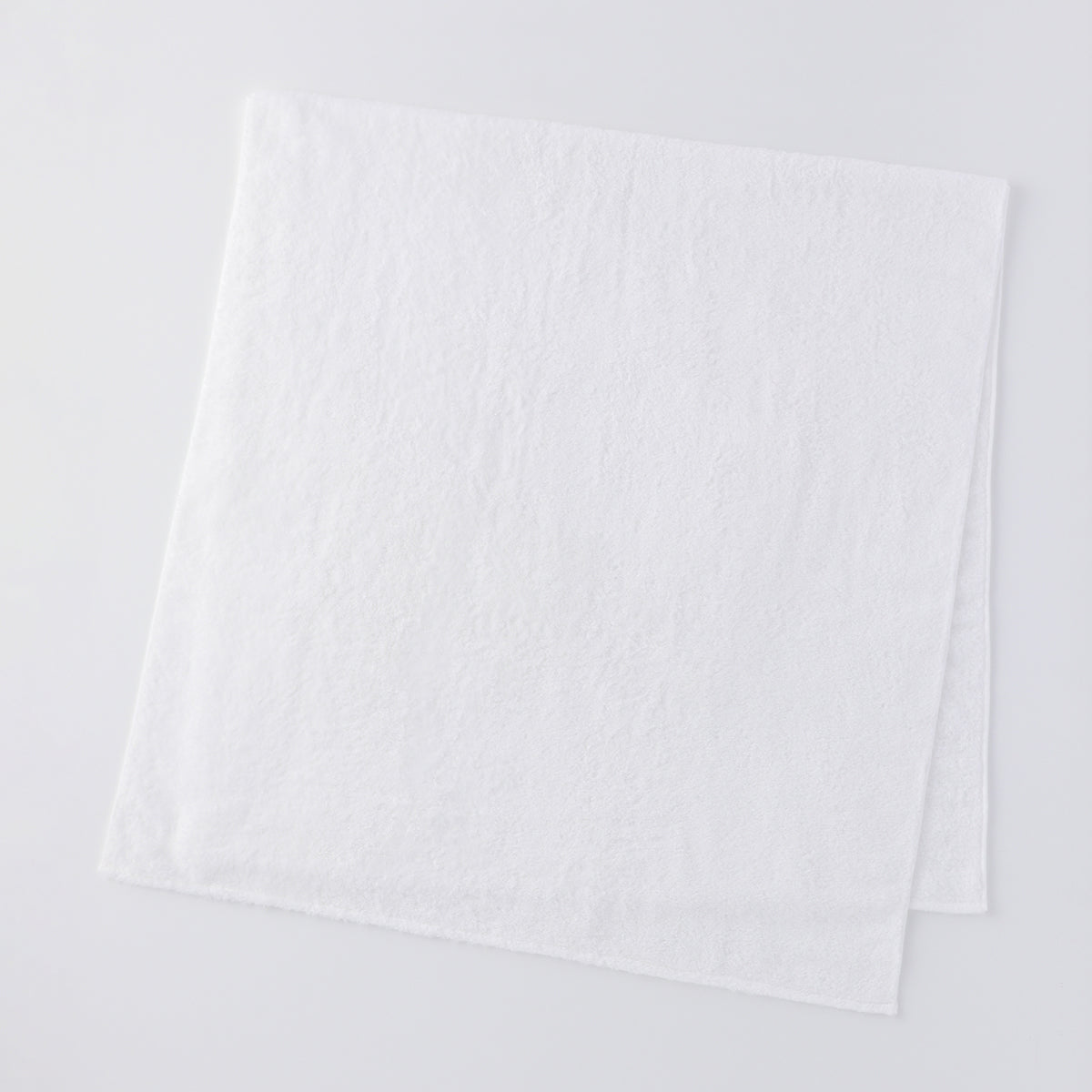 Shiho bath towel in White