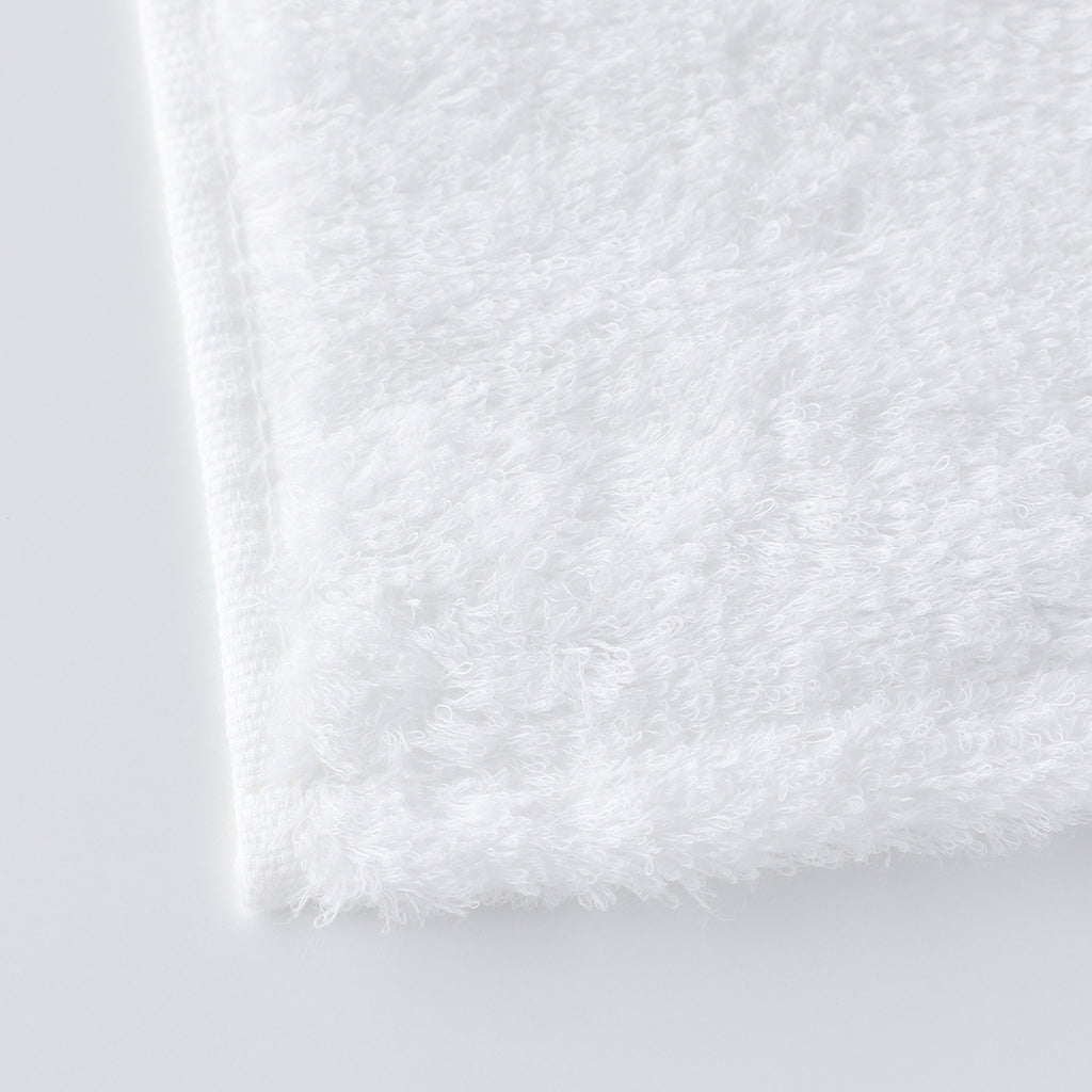 Shiho bath towel in White