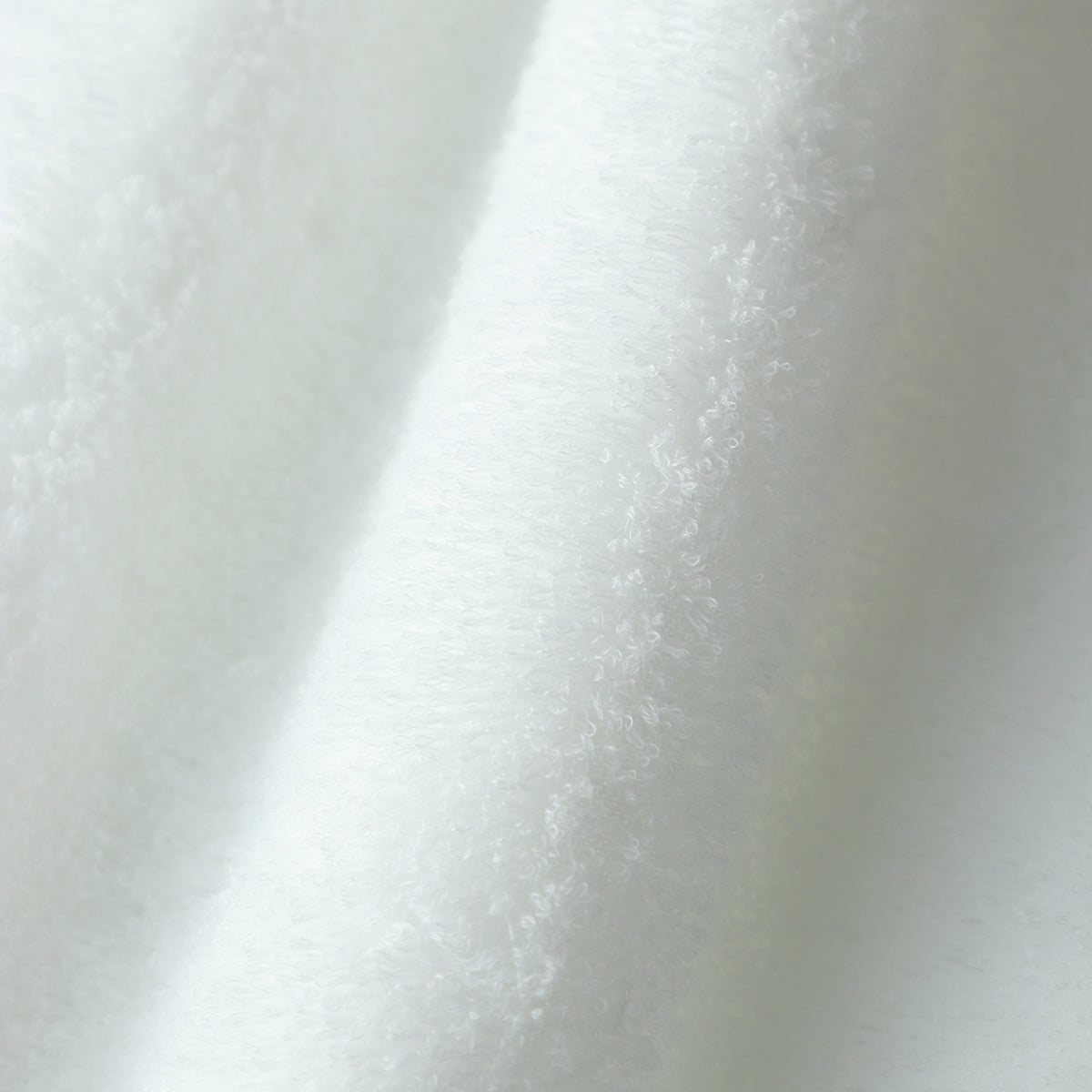 Shiho bath towel in White
